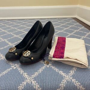 Tory Burch closed toed Black with brown wooden sole heels